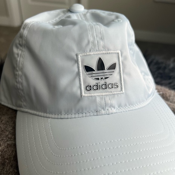 Sleek strap-back hat Womens originals - Picture 2 of 7